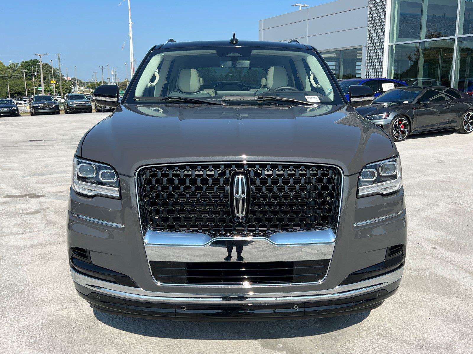 Used 2024 Lincoln Navigator Black Label AWD/4WD image 2