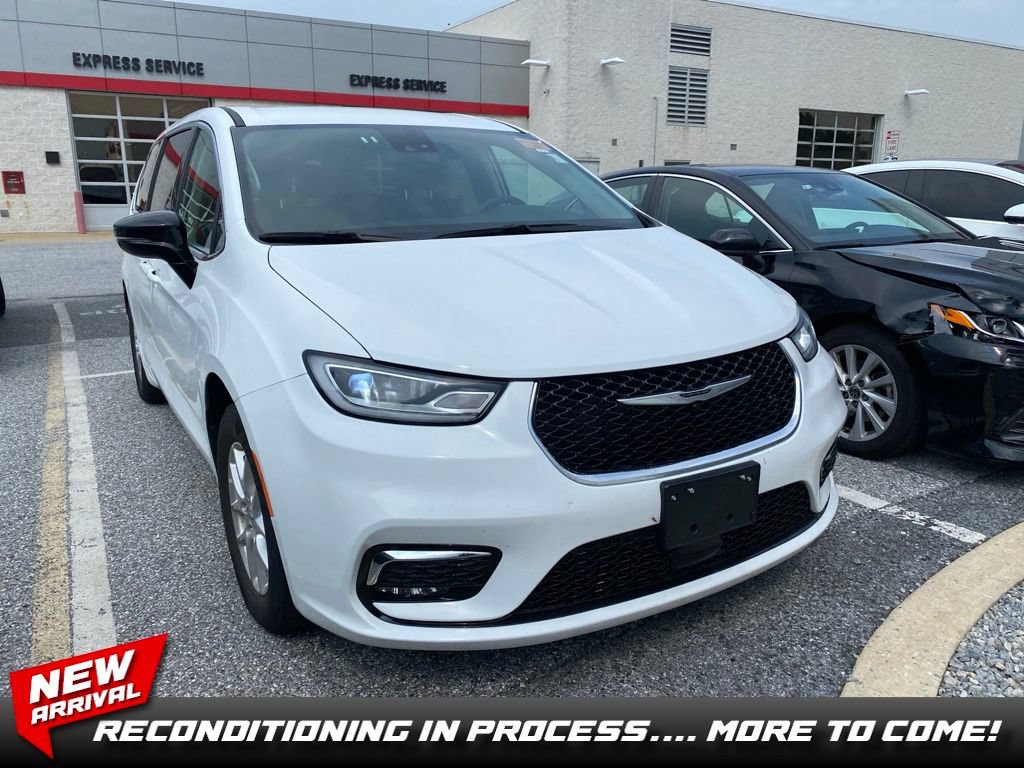 Used 2024 Chrysler Pacifica Touring-L