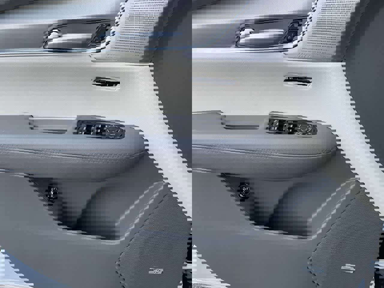 Certified 2023 Cadillac XT5 Premium Luxury w/ LPO, Floor Liner Package image 34