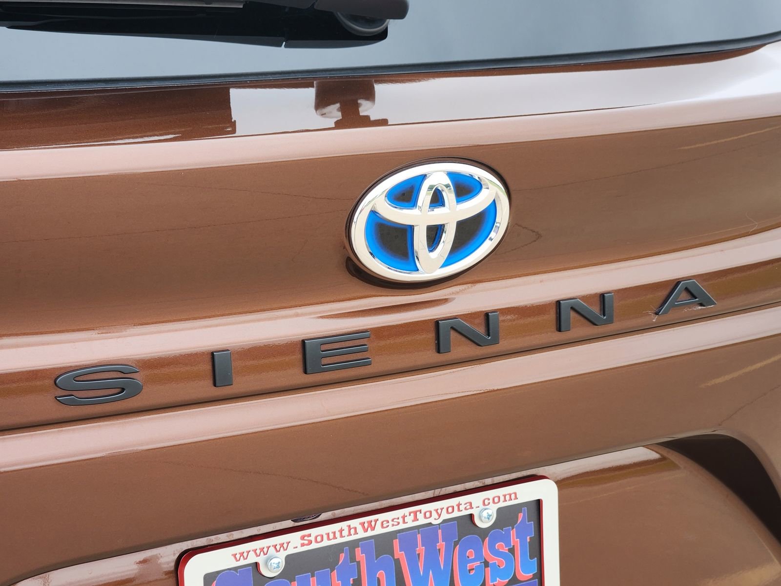 Used 2023 Toyota Sienna XLE FWD image 12