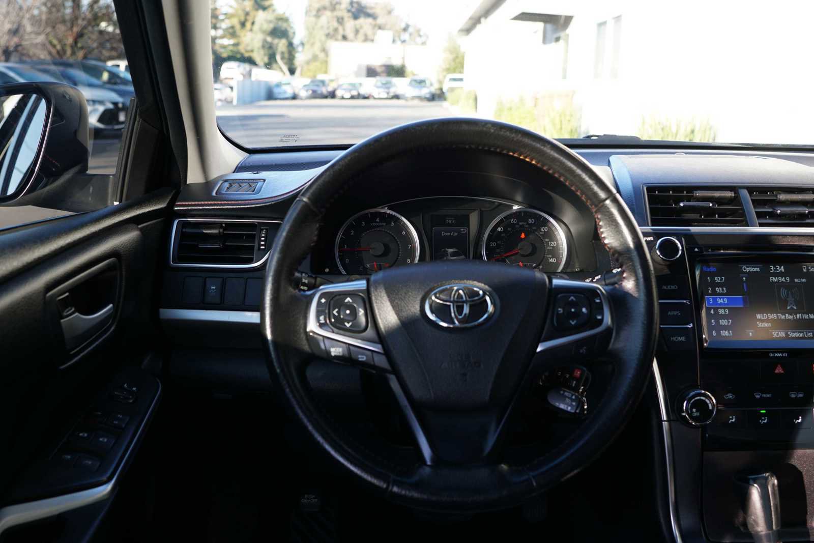 Used 2017 Toyota Camry SE w/ Moonroof Package image 44
