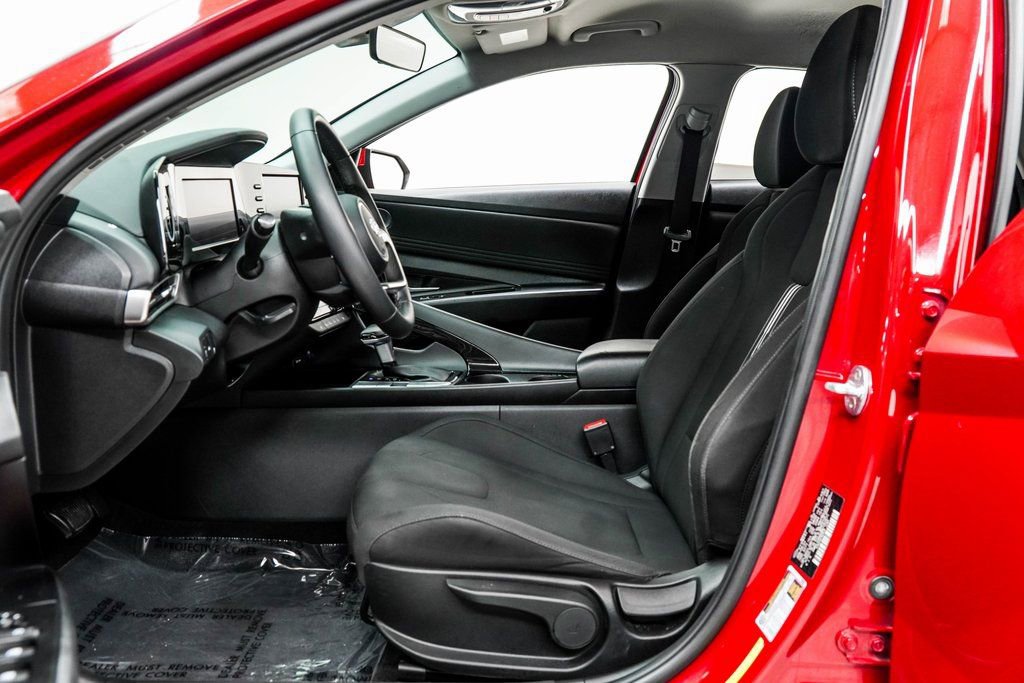Used 2021 Hyundai Elantra SEL w/ Convenience Package image 16