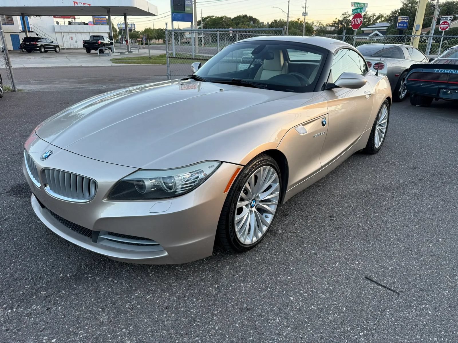Used 2010 BMW Z4 sDrive35i w/ Premium Pkg RWD image 1