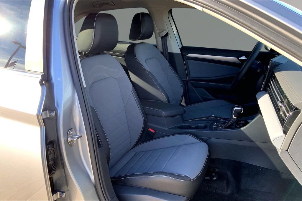 Used 2026 Volkswagen Jetta SE FWD image 11
