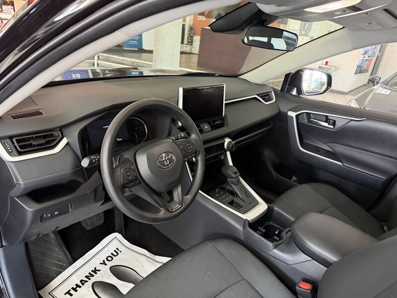 Used 2025 Toyota RAV4 XLE AWD/4WD image 43