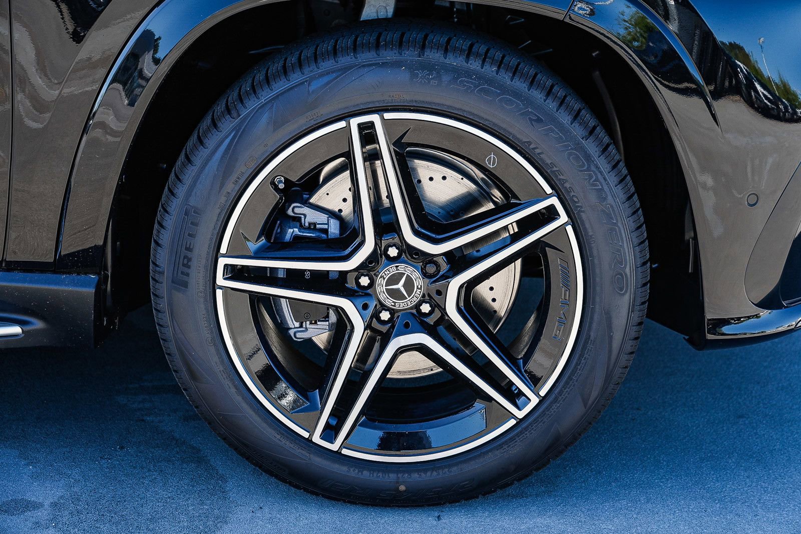 New 2026 Mercedes-Benz GLS 450 4MATIC image 9
