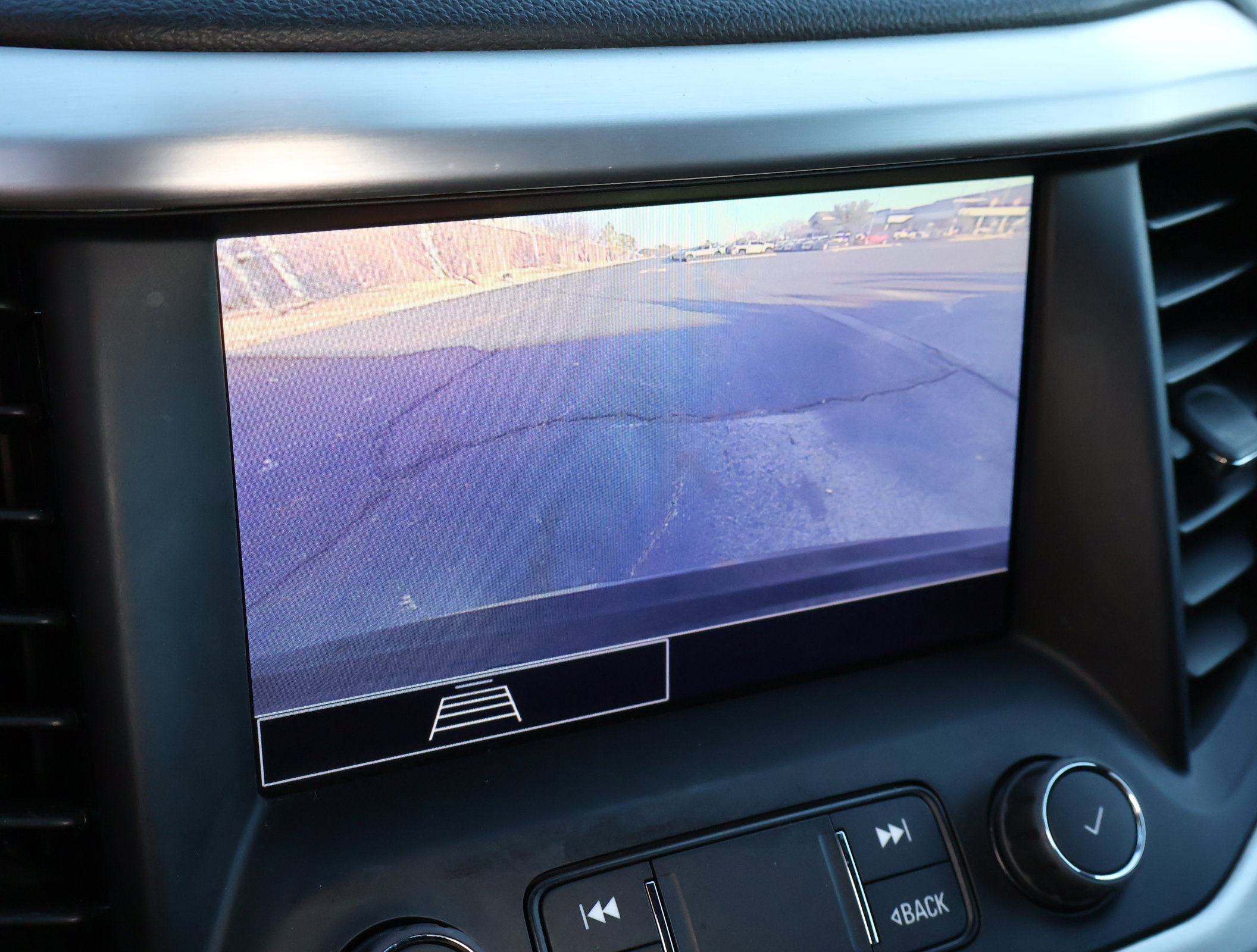 Used 2023 GMC Acadia SLE w/ Driver Convenience Package image 5