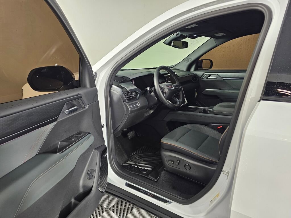 Used 2025 GMC Acadia AT4 image 17