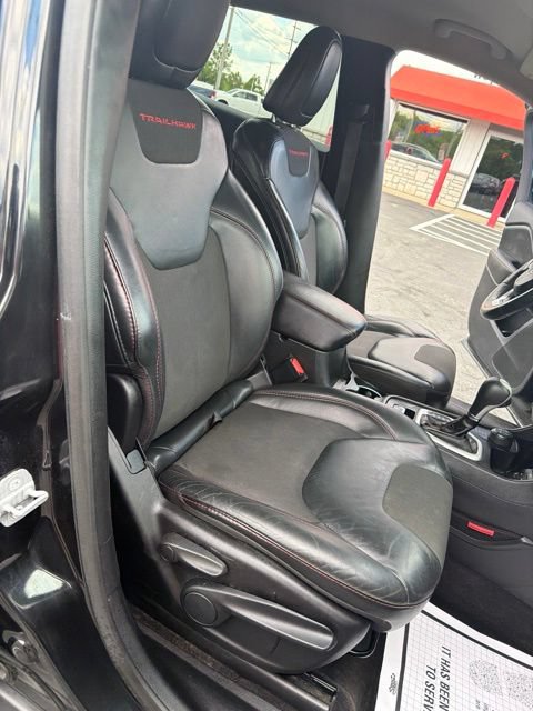 Used 2016 Jeep Cherokee Trailhawk AWD/4WD image 21