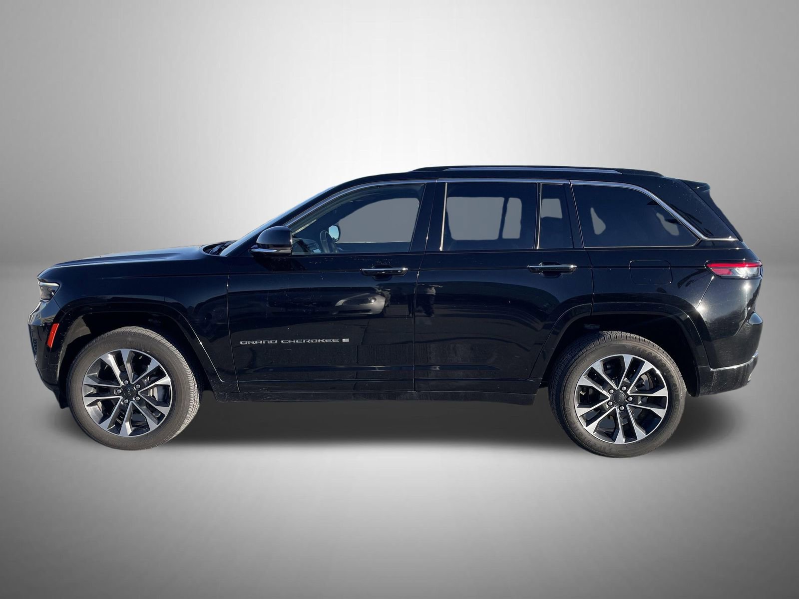 Used 2022 Jeep Grand Cherokee Overland image 2