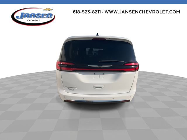 Used 2024 Chrysler Pacifica Touring-L FWD image 7