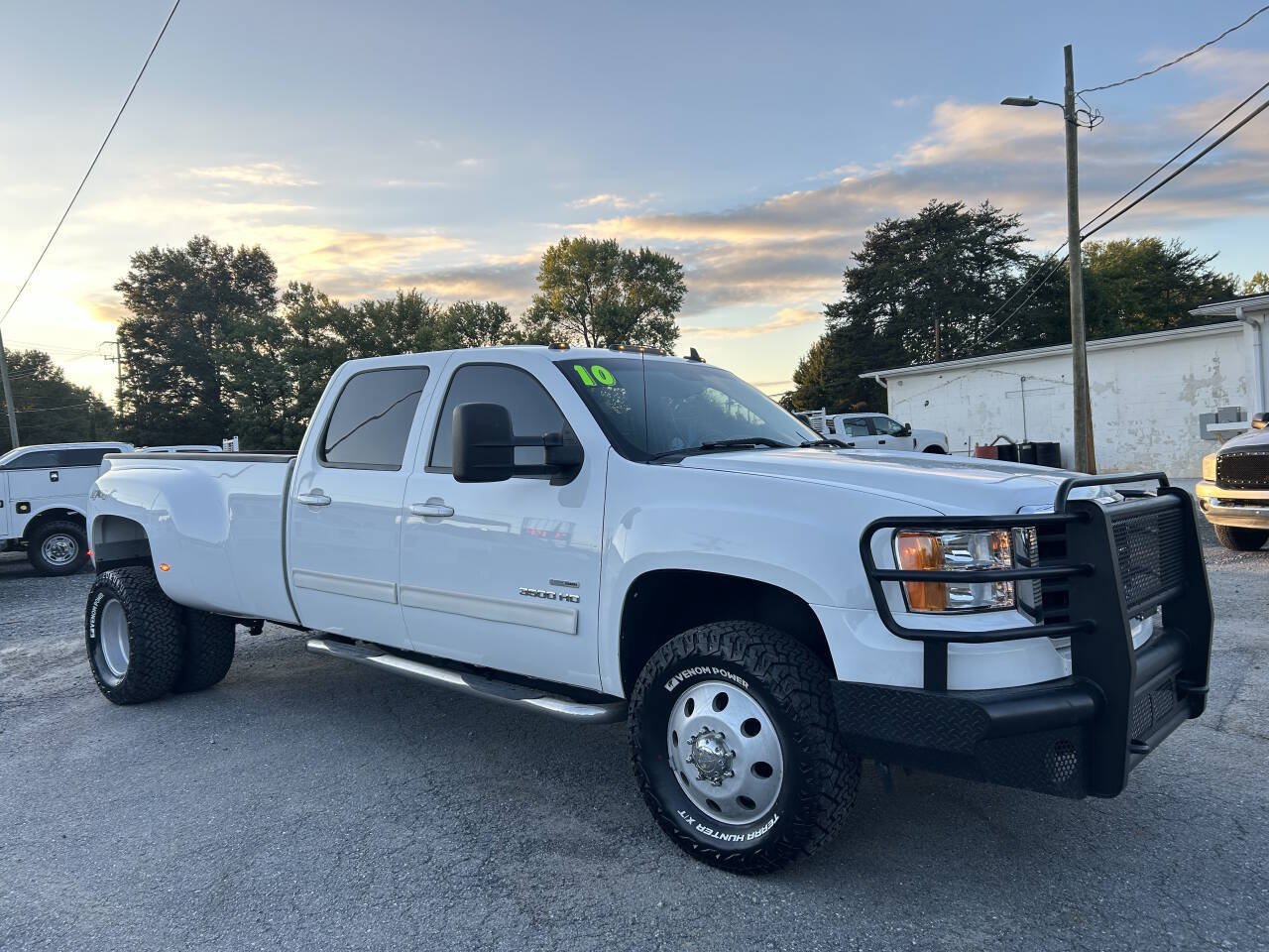 Used 2010 GMC Sierra 3500 SLT w/ SLT Convenience Package AWD/4WD image 4
