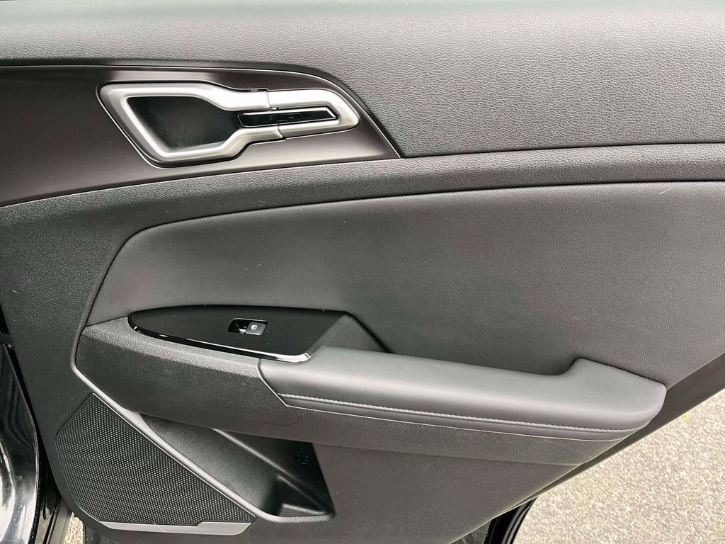 Used 2024 Kia Sportage EX image 8