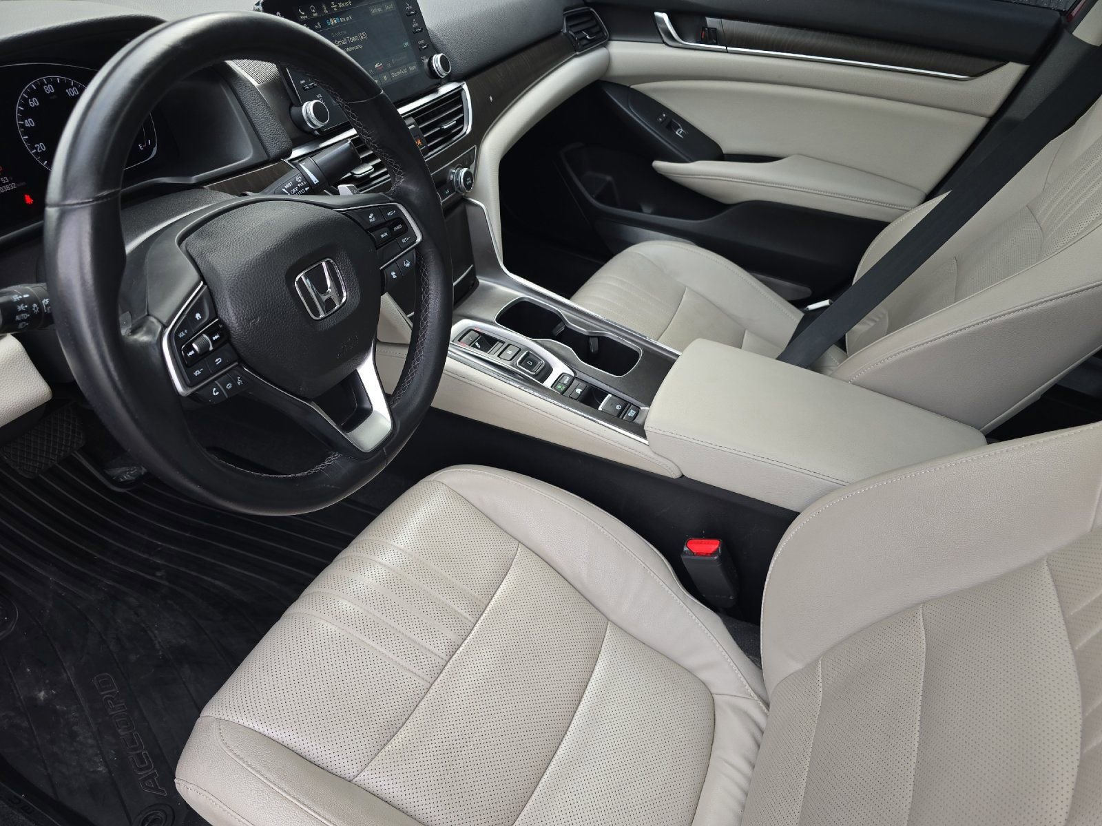 Used 2018 Honda Accord Touring image 9