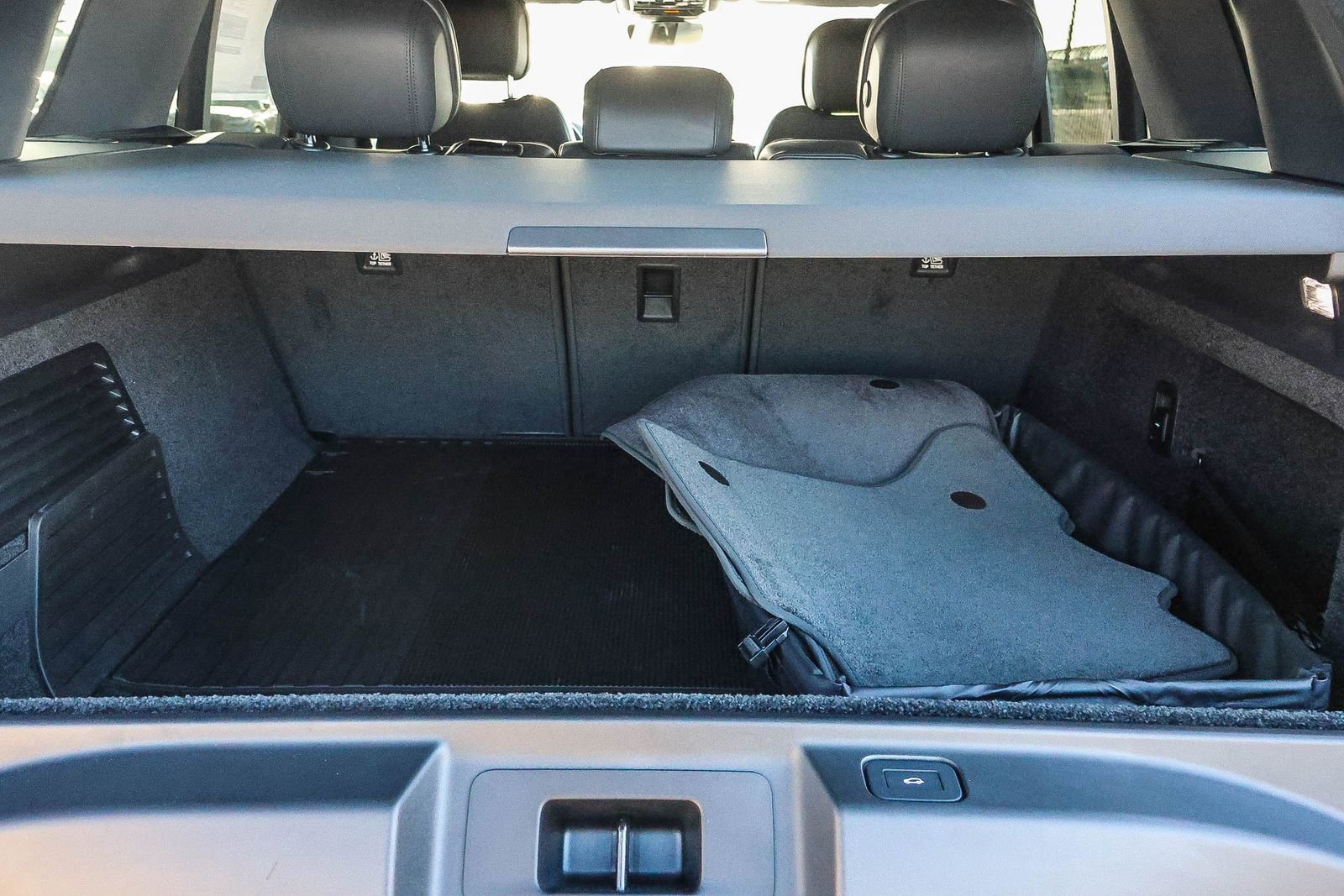 New 2026 Land Rover Range Rover SE image 26