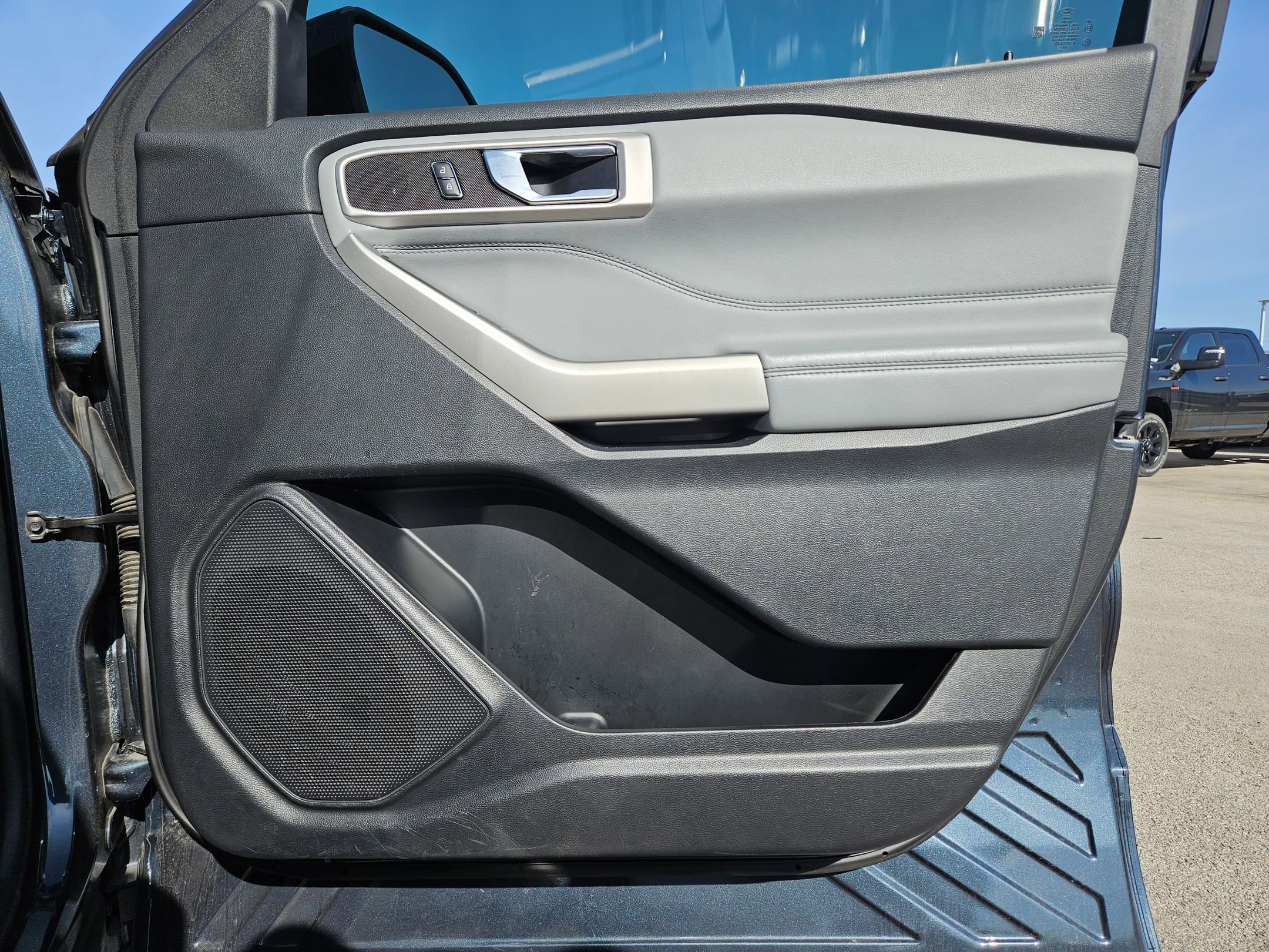 Used 2022 Ford Explorer XLT w/ Equipment Group 202A image 29