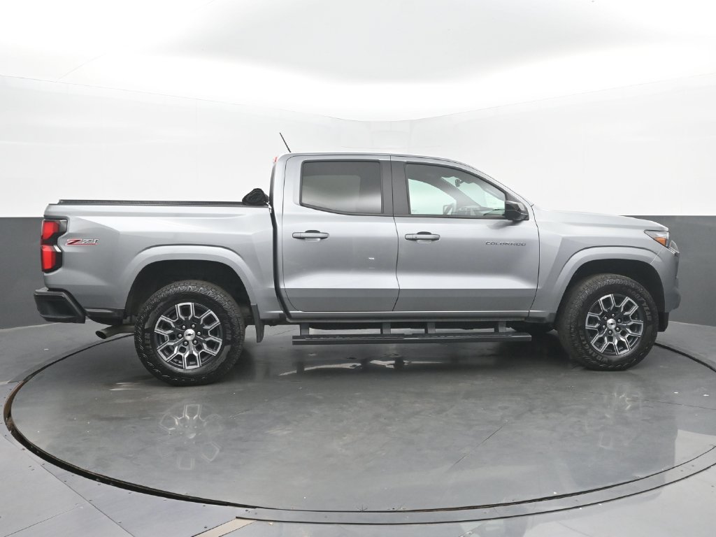 Used 2025 Chevrolet Colorado Z71 w/ Technology Package AWD/4WD image 7