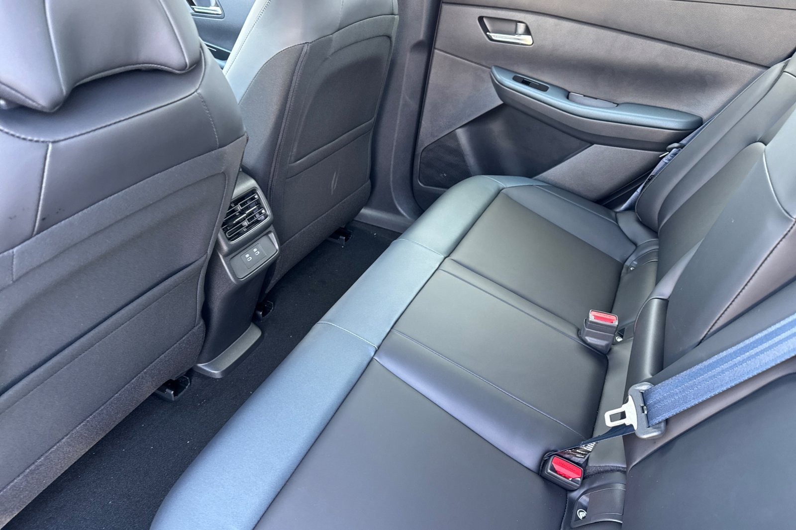 New 2026 Nissan Leaf SV+ w/ Floor Mat Package (SV+) image 9