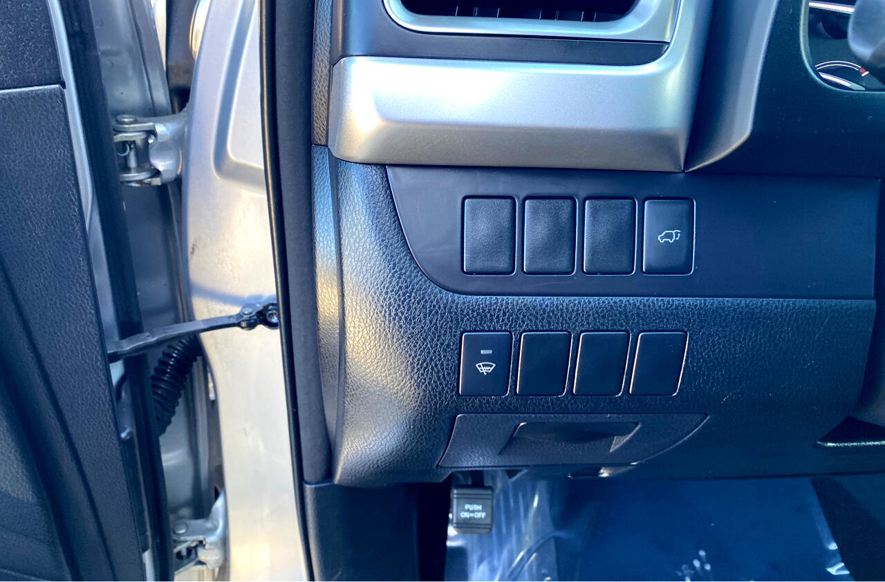 Used 2015 Toyota Highlander XLE image 17