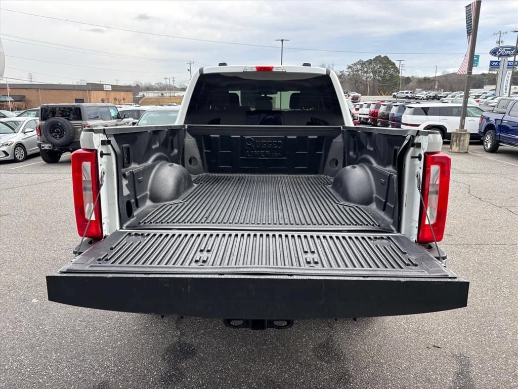Used 2025 Ford F250 XLT AWD/4WD image 3