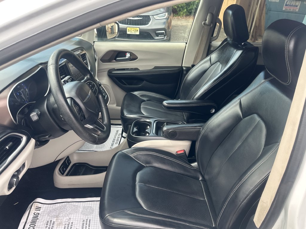 Used 2020 Chrysler Voyager Lxi FWD image 12