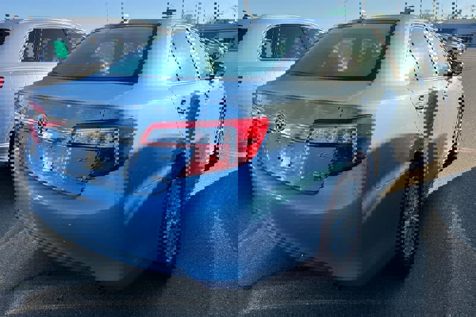 Used 2012 Toyota Camry XLE w/ Leather Pkg image 4