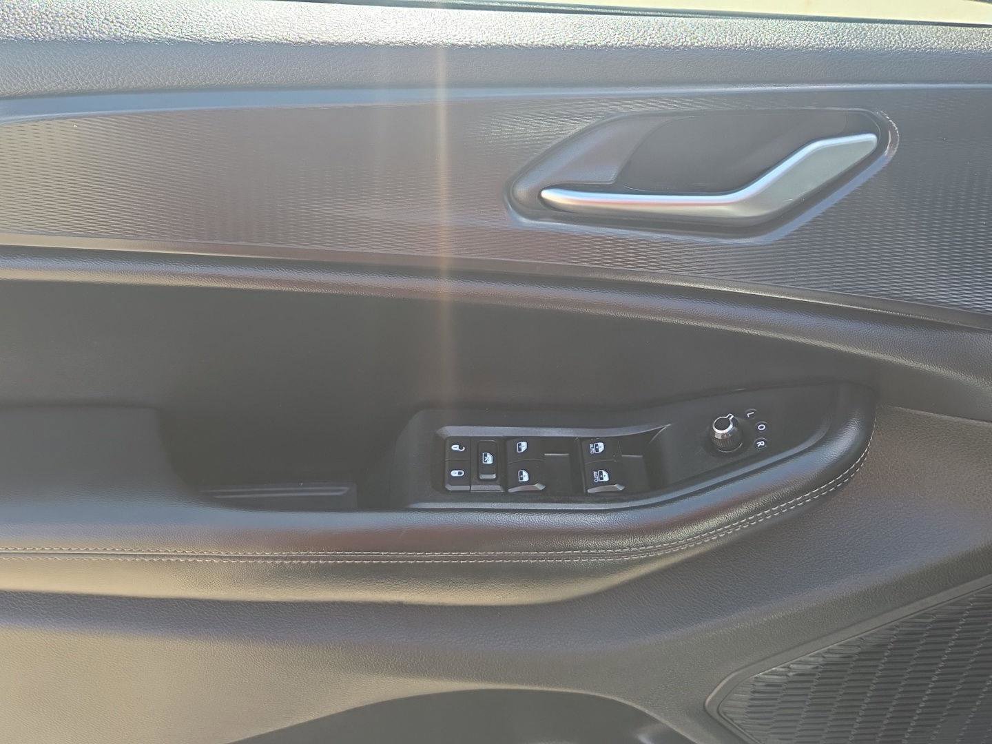 Used 2025 Jeep Grand Cherokee Altitude image 17