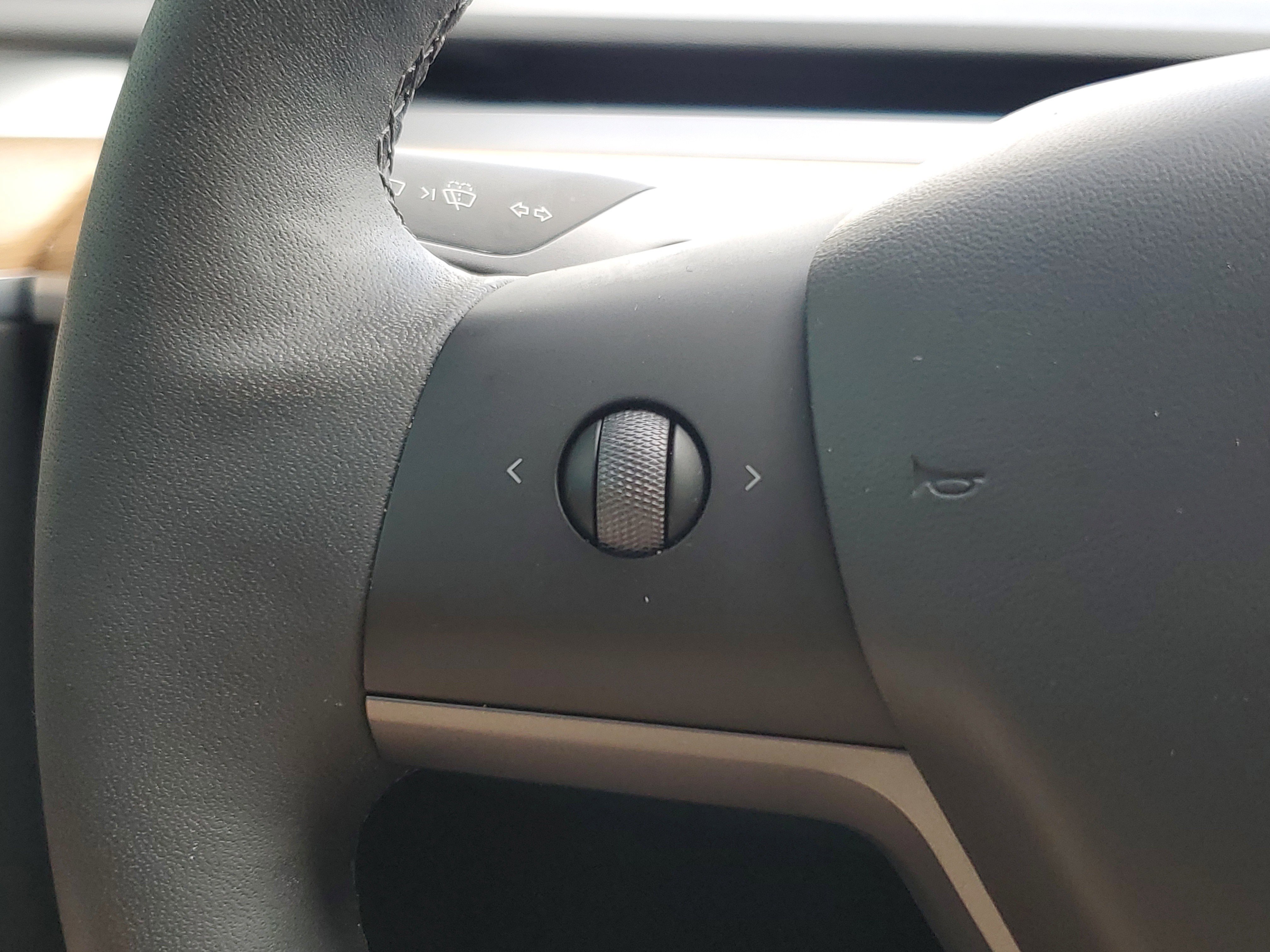 Used 2023 Tesla Model Y Performance image 23