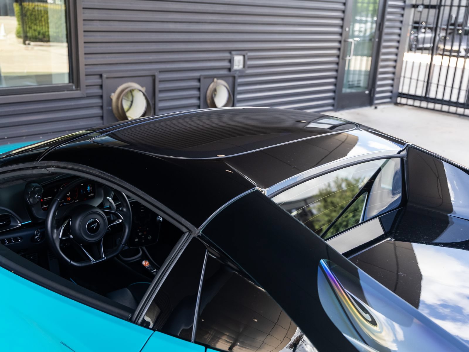 Used 2025 McLaren Artura Spider RWD image 21