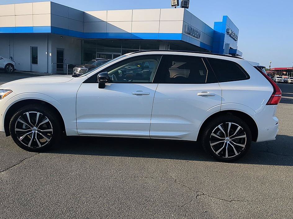 Used 2023 Volvo XC60 B5 Plus w/ Climate Package FWD image 9