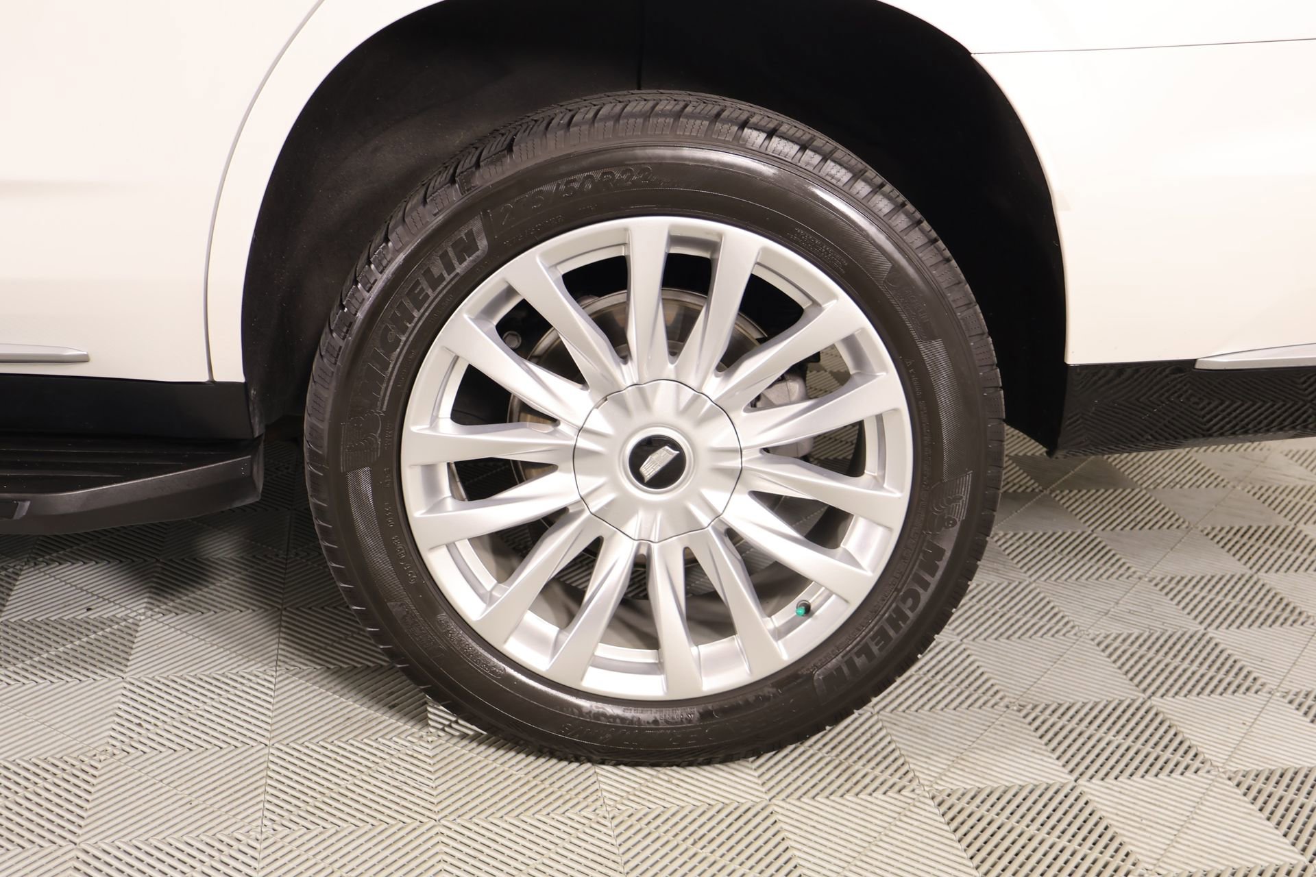Used 2022 Cadillac Escalade Luxury AWD/4WD image 18