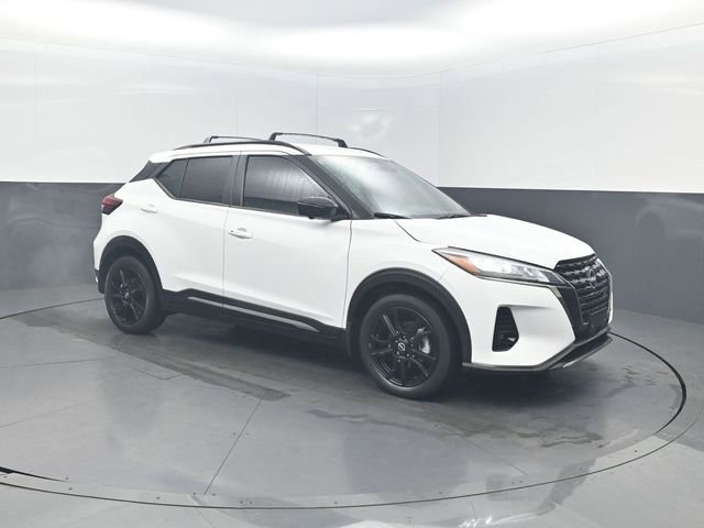 Used 2023 Nissan Kicks SR w/ Exterior Package FWD image 33