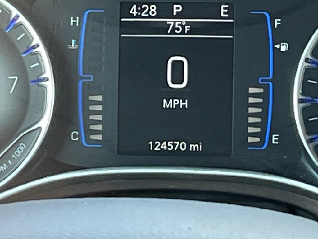 Used 2018 Chrysler Pacifica L FWD image 19