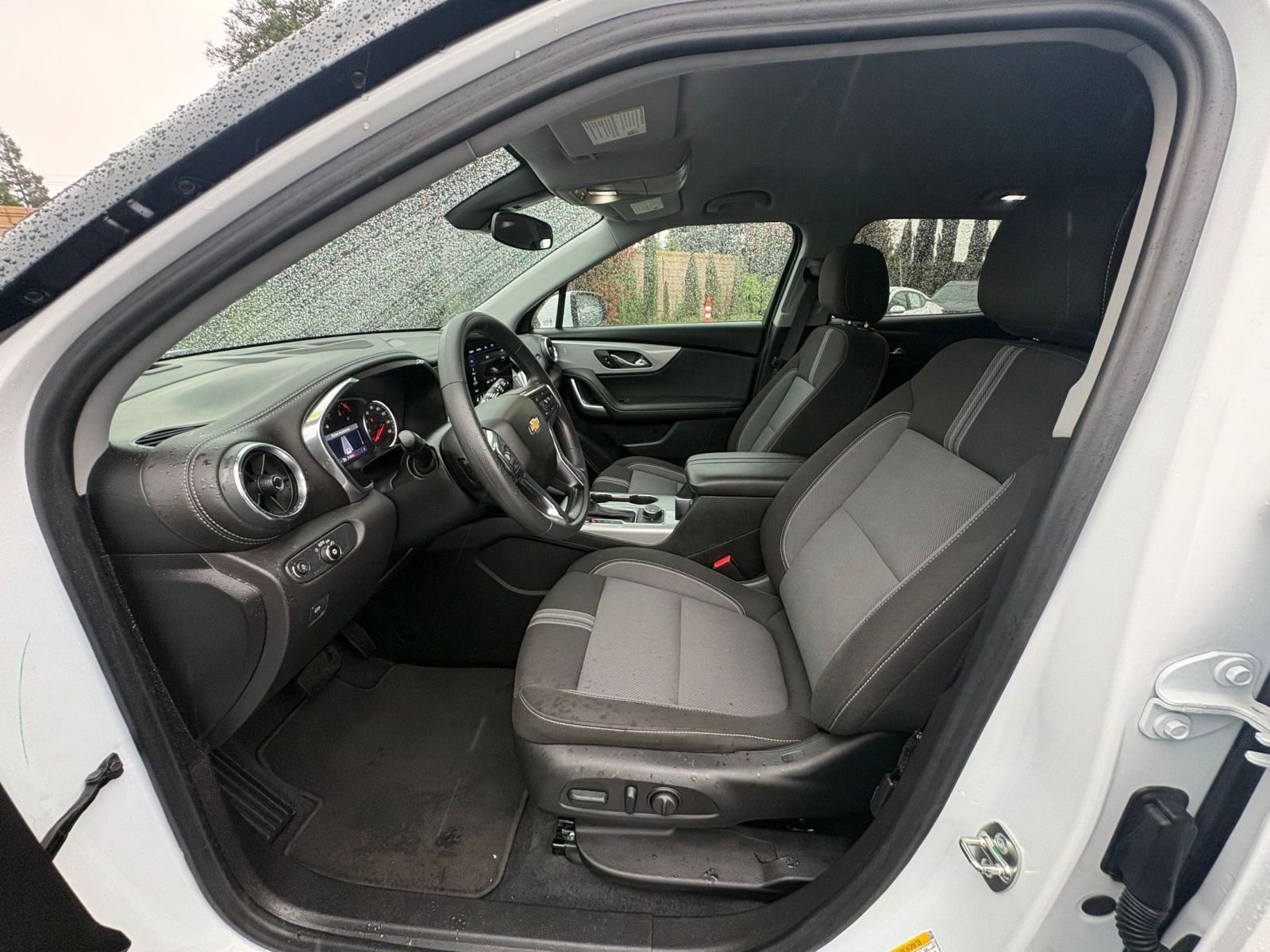 Used 2025 Chevrolet Blazer LT image 29