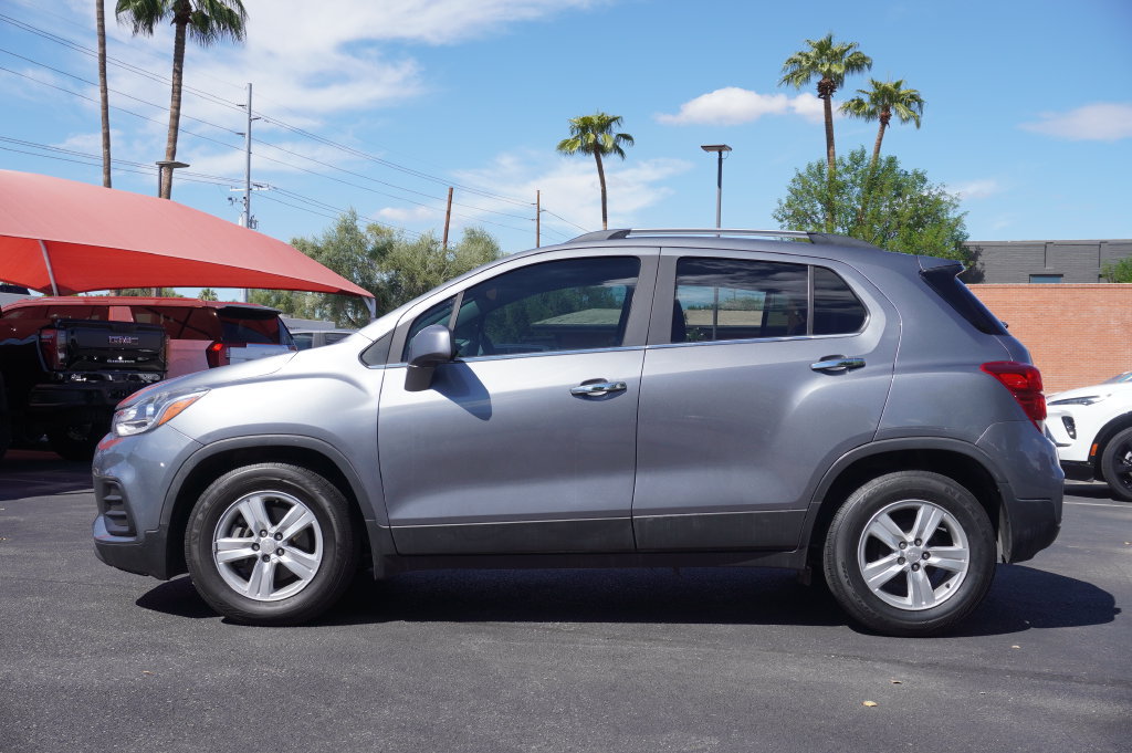Certified 2020 Chevrolet Trax LT w/ LT Convenience Package FWD image 2