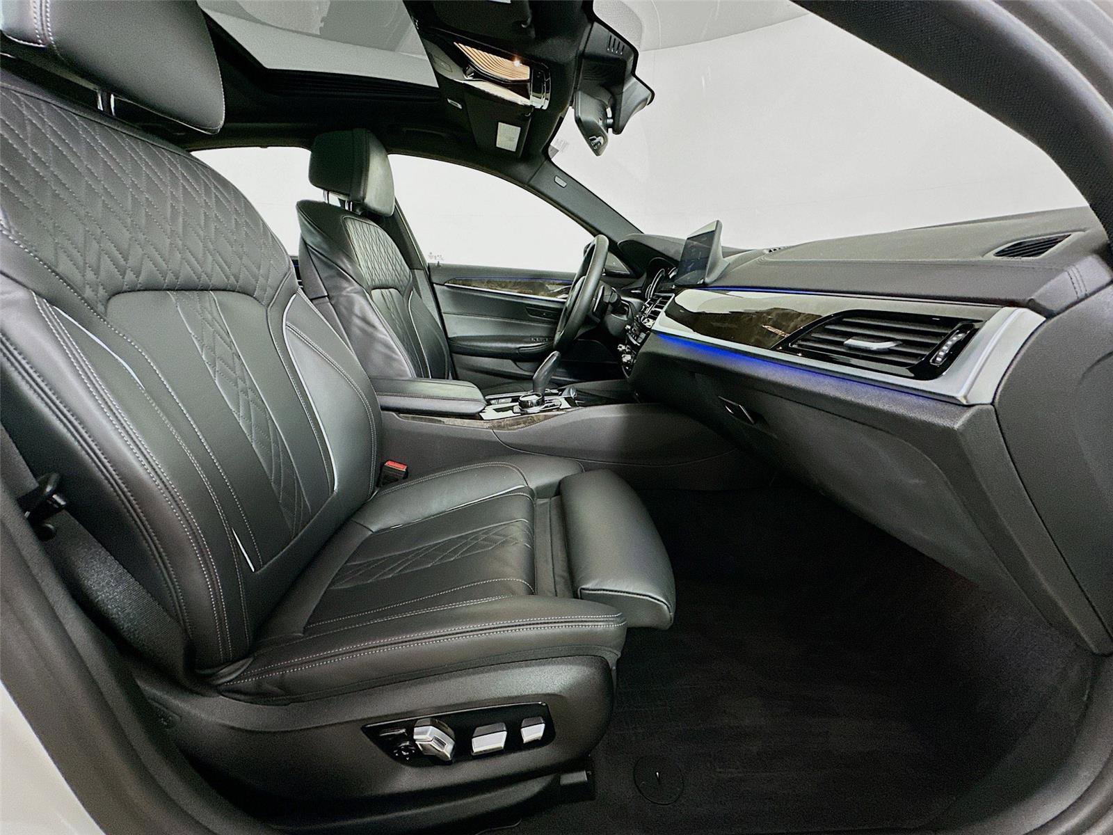 Used 2018 BMW M550i xDrive image 30