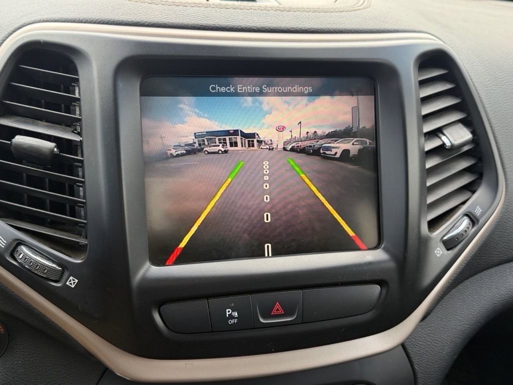 Used 2018 Jeep Cherokee Limited image 28