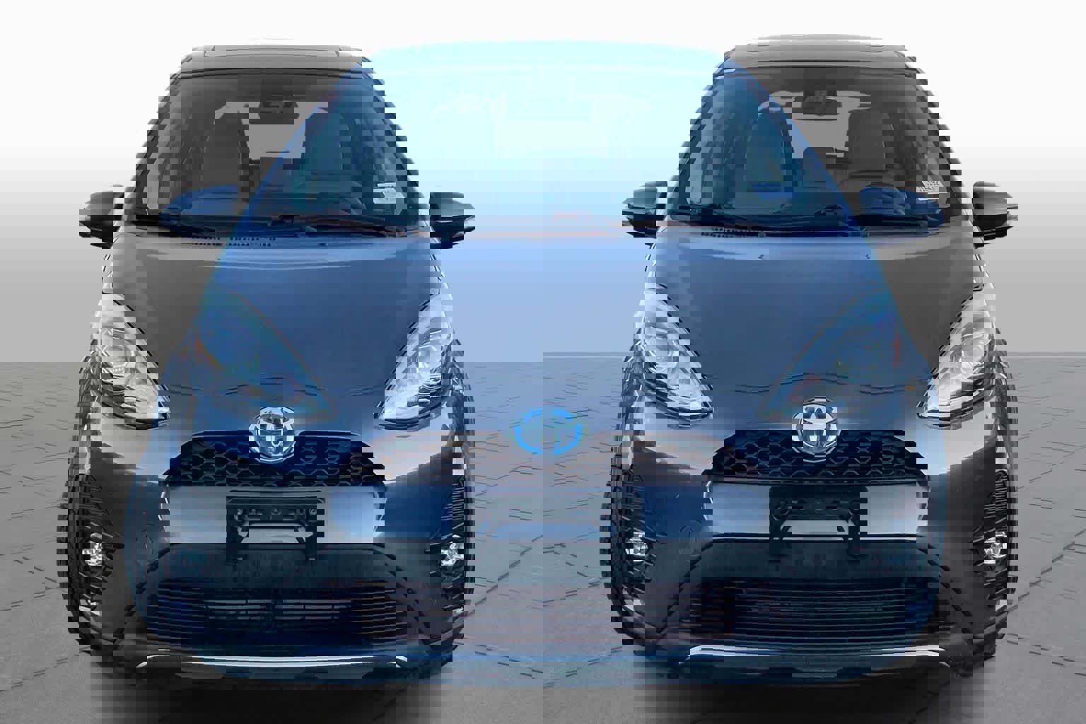 Used 2018 Toyota Prius C Four image 4