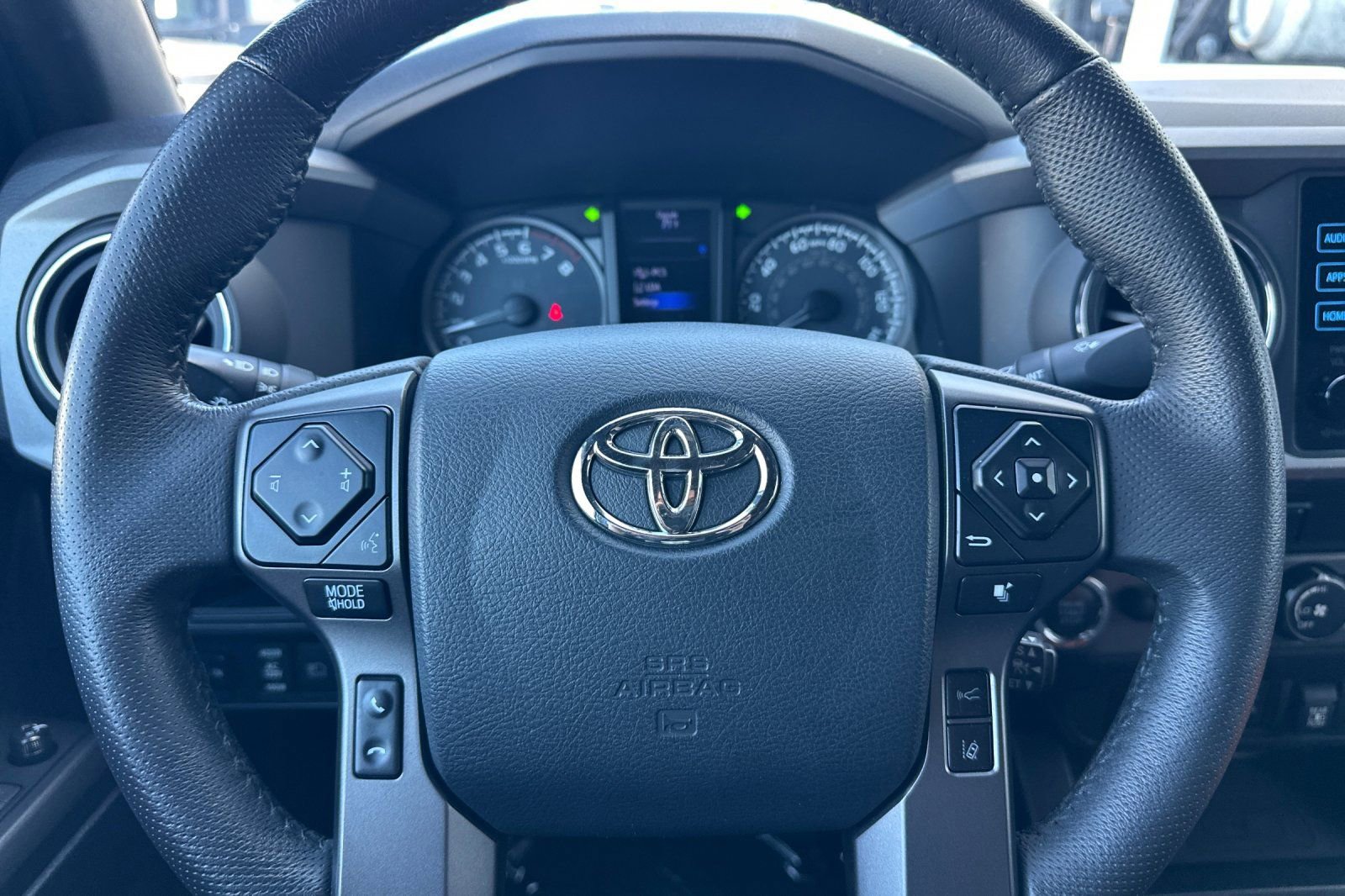 Used 2019 Toyota Tacoma TRD Sport w/ Technology Package image 25