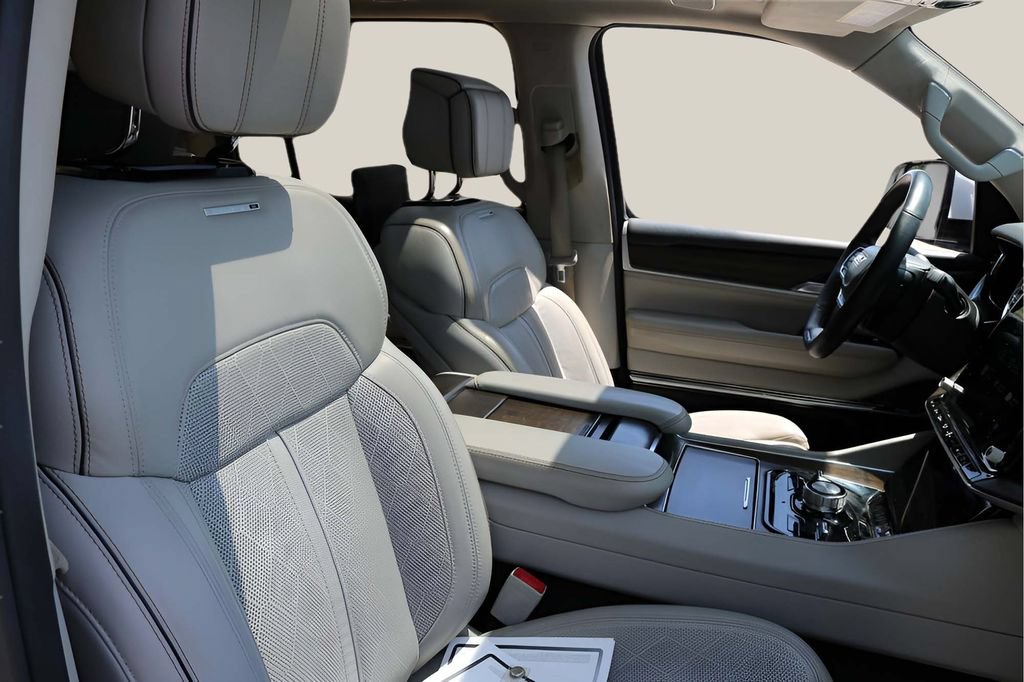 Used 2022 Jeep Grand Wagoneer Series II w/ Premium Group II AWD/4WD image 24