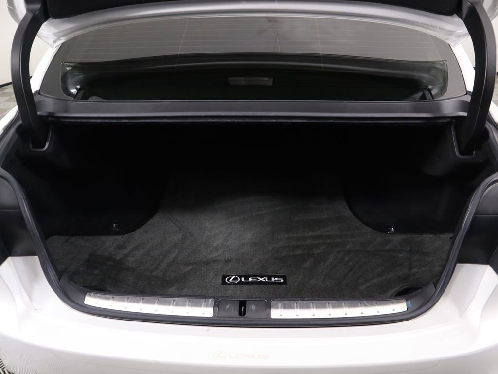 Used 2018 Lexus LS 500 w/ Accessory Package (Z2) image 29