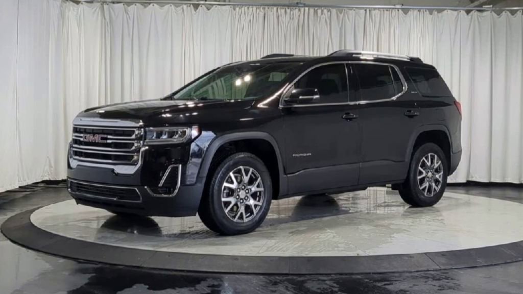 Used 2022 GMC Acadia SLT w/ LPO, Floor Liner Package image 5