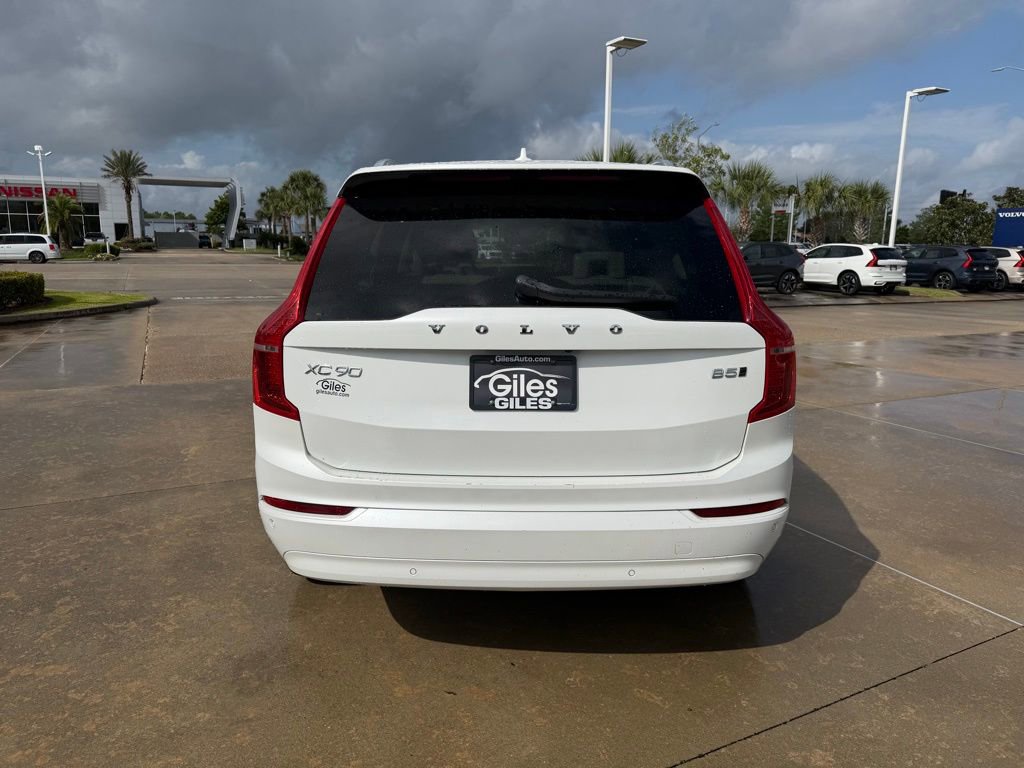 Used 2023 Volvo XC90 B5 Core image 4