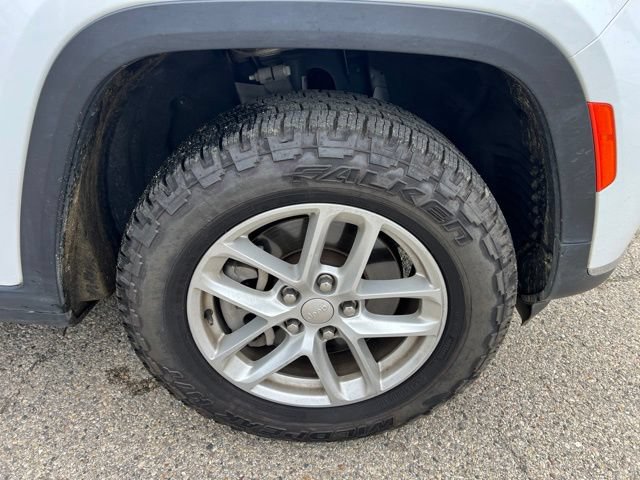 Used 2023 Jeep Grand Cherokee L Laredo AWD/4WD image 13
