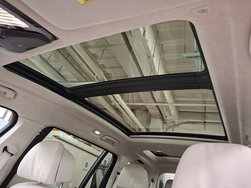 Used 2025 BMW X7 M60i image 13