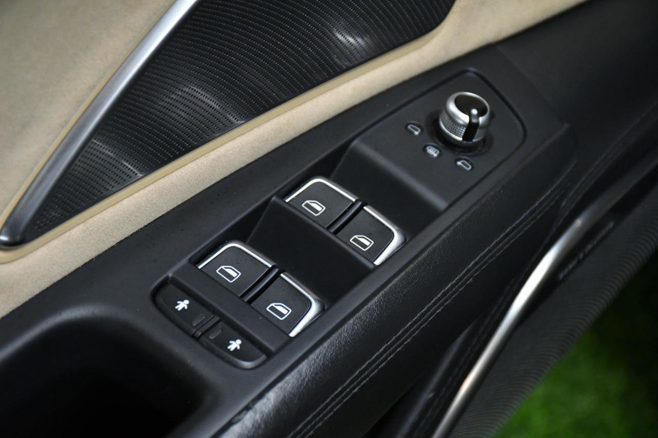 Used 2013 Audi S8 AWD/4WD image 16