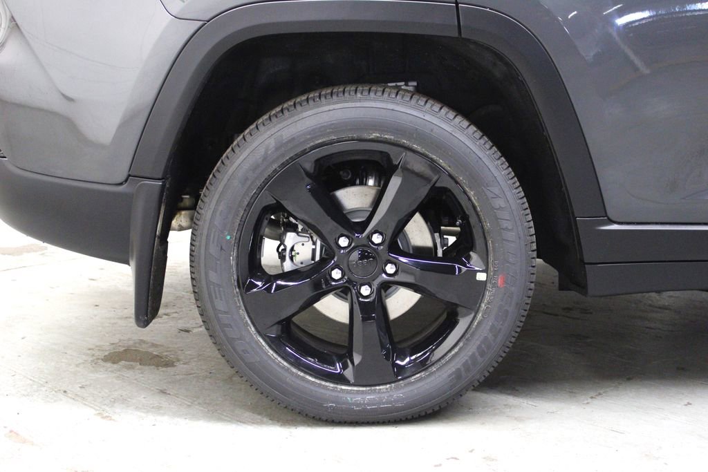 New 2025 Jeep Grand Cherokee Altitude image 33