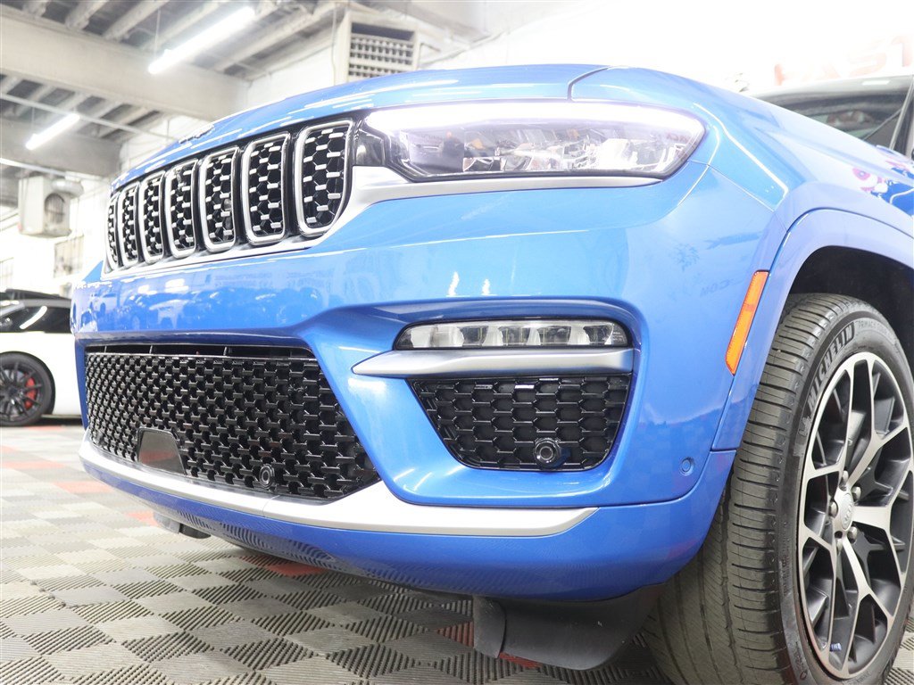 Used 2023 Jeep Grand Cherokee Summit AWD/4WD image 10
