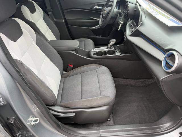 Used 2024 Chevrolet Trax LS w/ LS Convenience Package FWD image 13