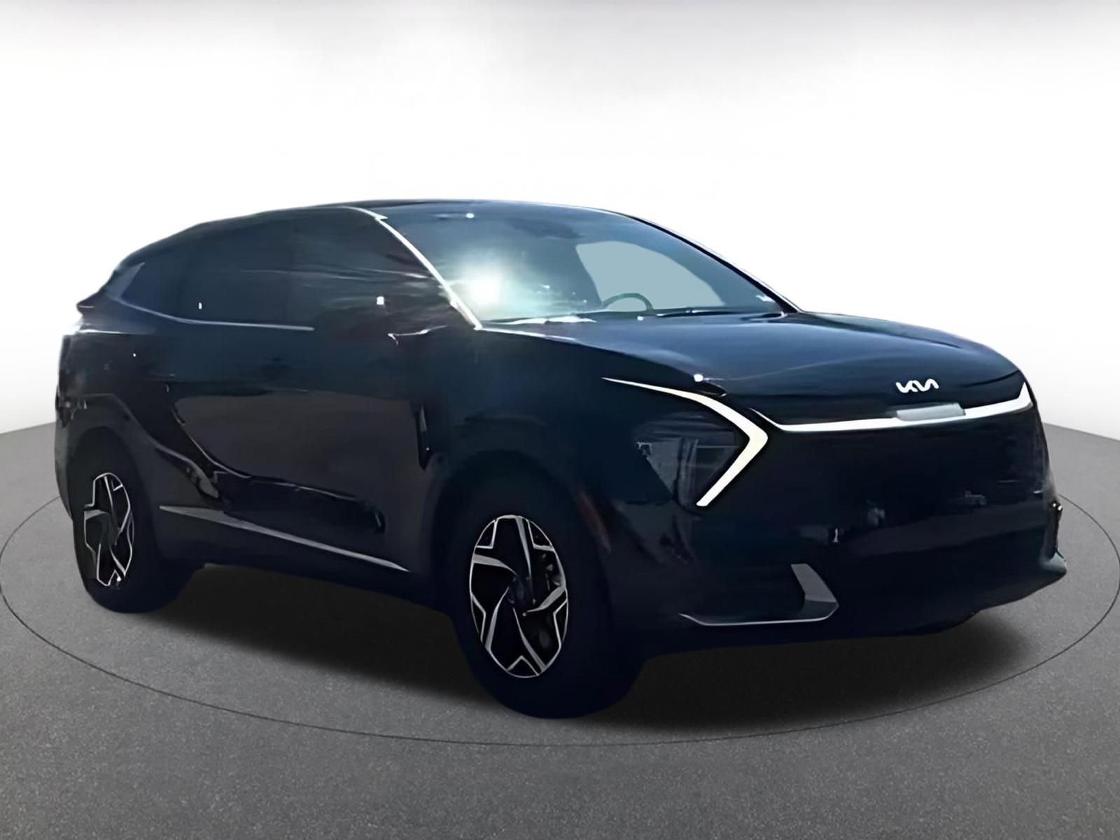 Used 2025 Kia Sportage LX image 3